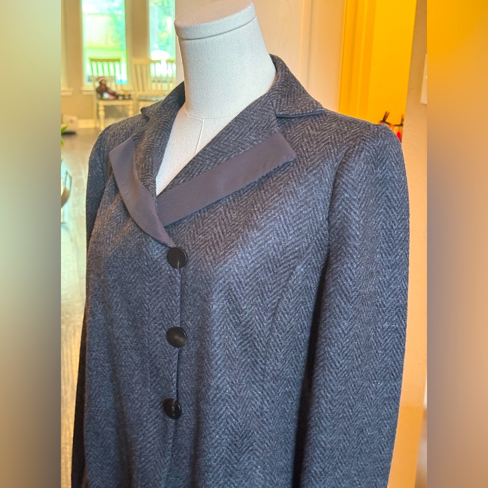 Armani Women’s Blazer size 10 virgin wool blend herringbone pattern gray black